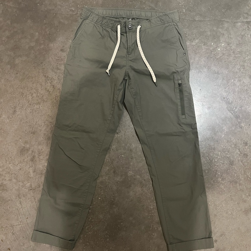 Vuori Women’s Olive Joggers